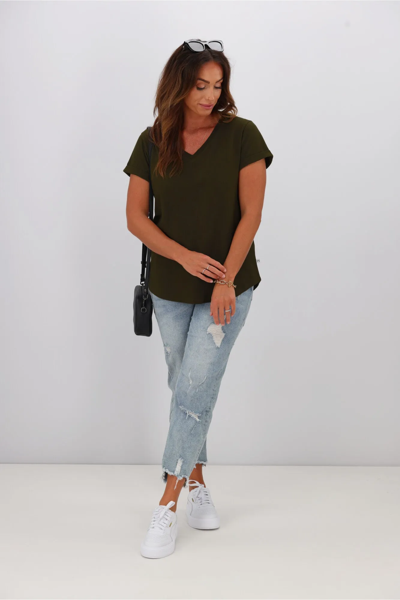 Shine On Essentials V Tee Olive